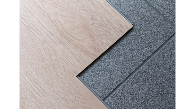 Parquetvinyl wyglądający jak drewno z komfortem wykładzin