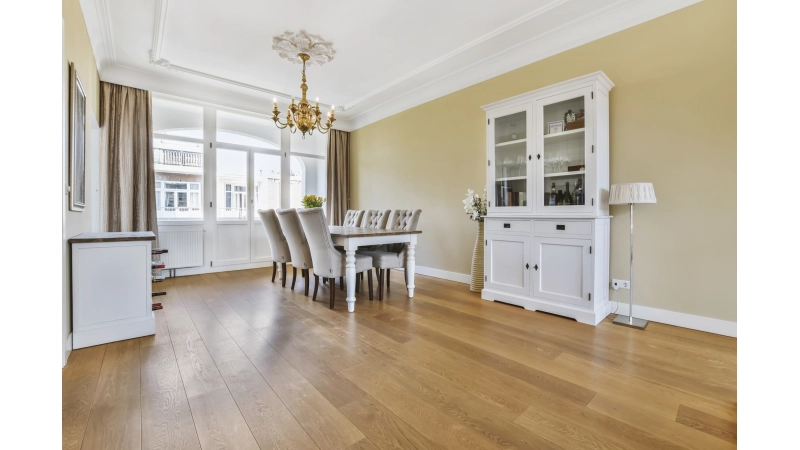 Jak krok po kroku układać panele podłogowe, aby uniknąć