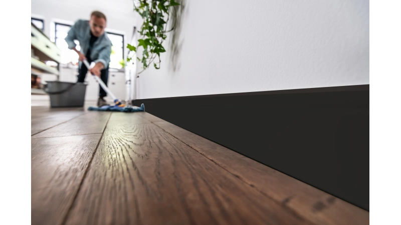 Czarne listwy przypodłogowe ESPUMO - 2.jpg