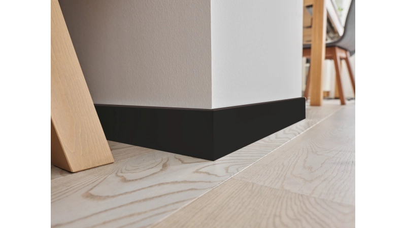 Czarne listwy przypodłogowe ESPUMO - 5.jpg