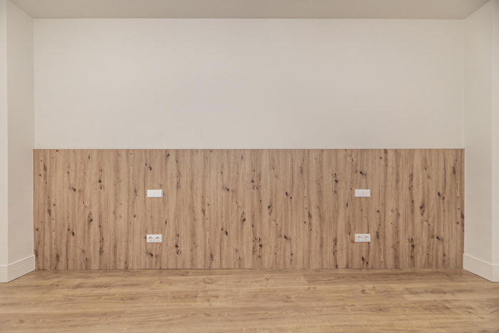 Panele podłogowe na ścianie