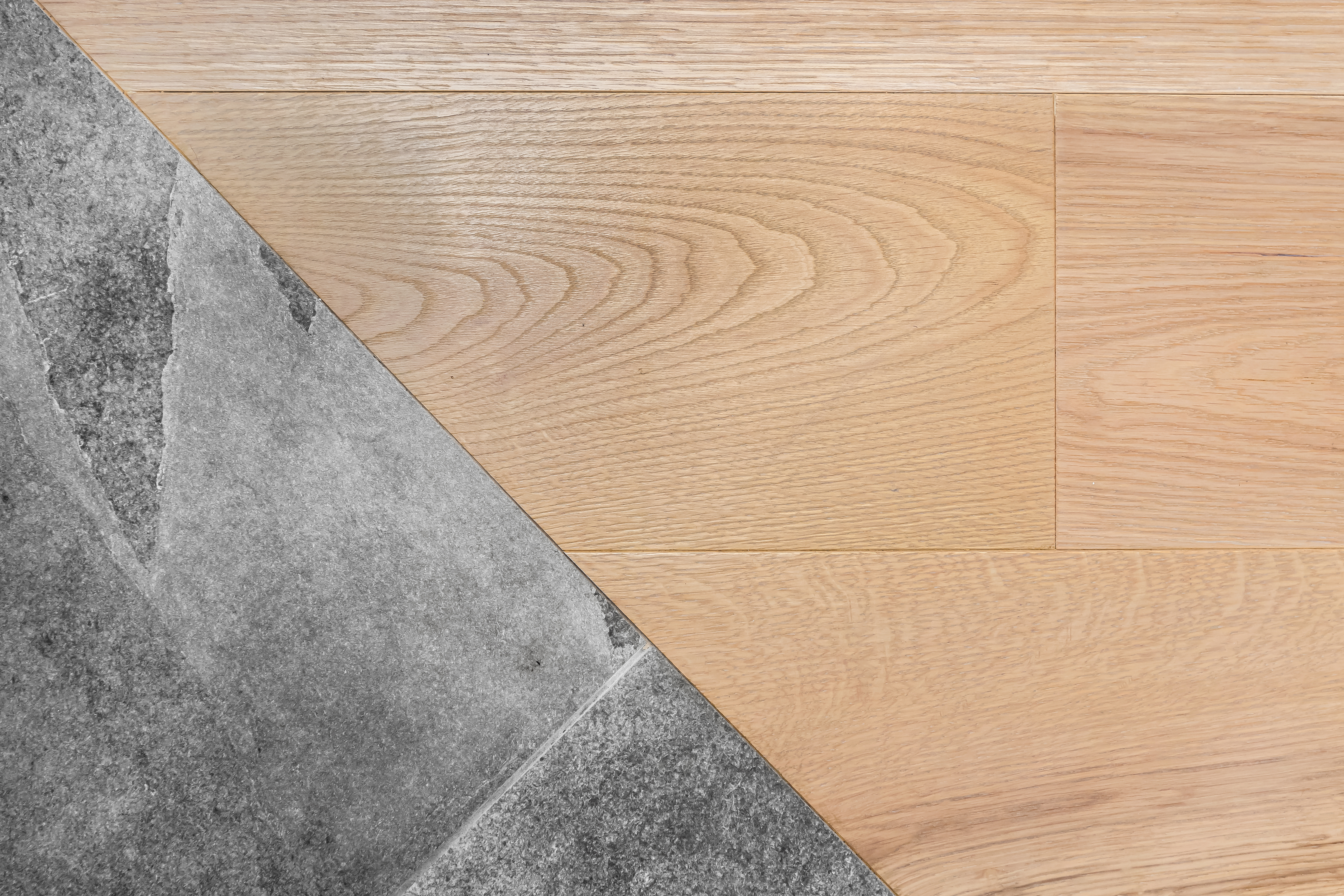 podłoga z paneli i plytek