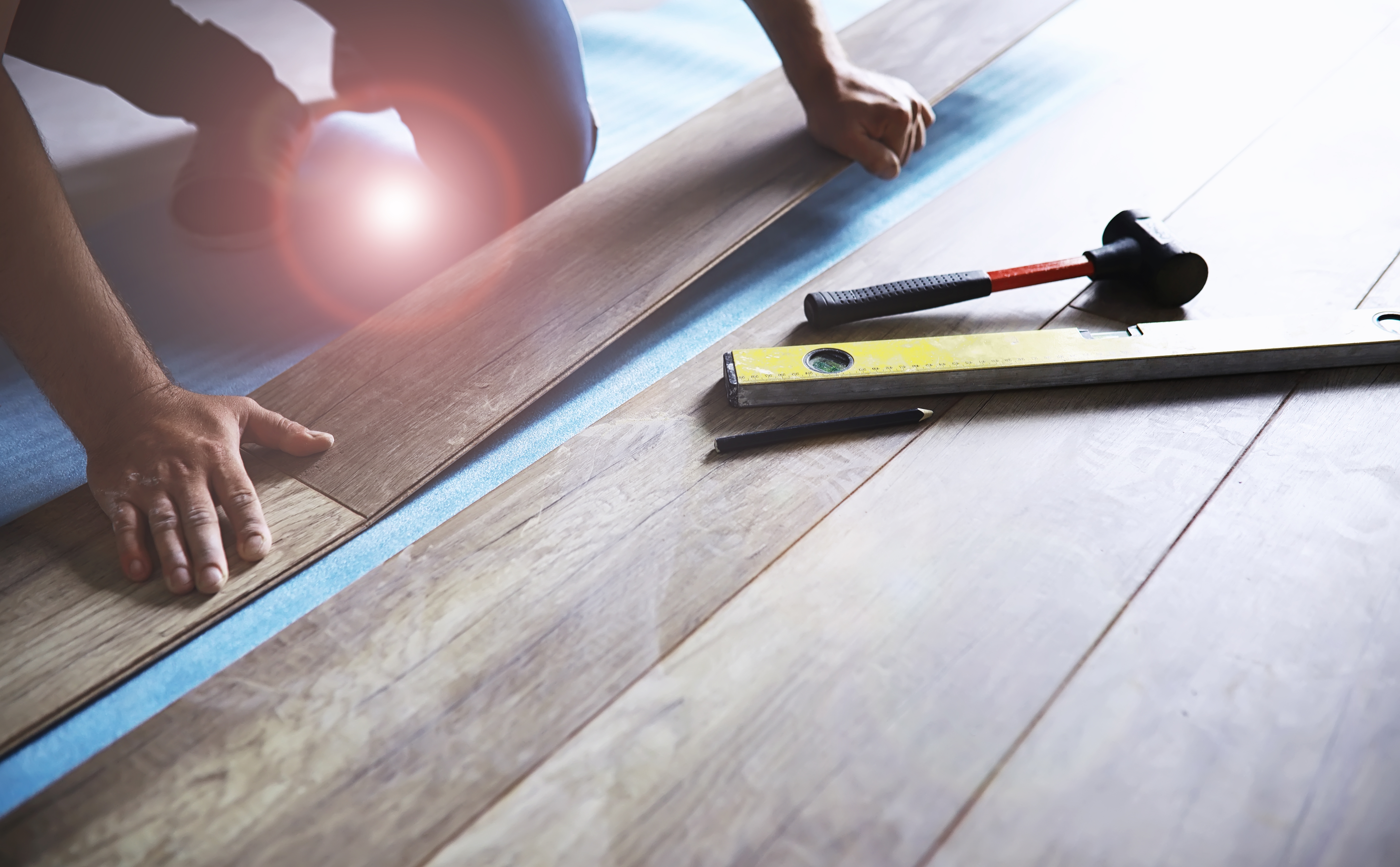 układanie paneli podłogowych winylowych