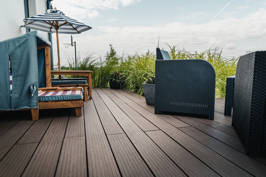 taras kompozytowy z wypoczynkiem z technorattanu 