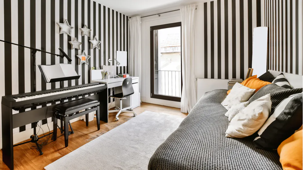 lovely-room-with-sofa-with-lots-decorative-pillows