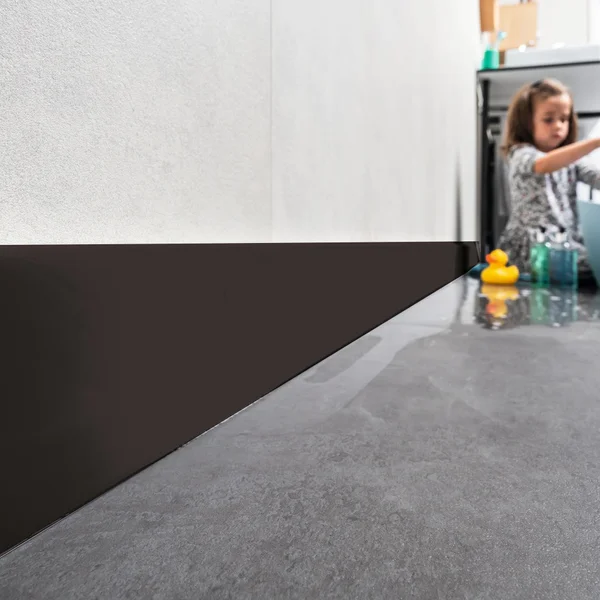 Listwa przypodłogowa Espumo 406 Czarna  2,4 m, 406 ESP406 2