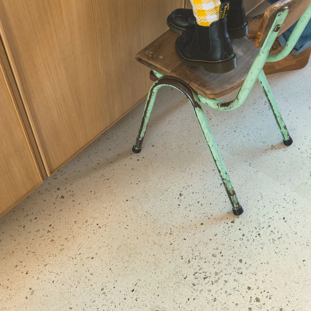 Panele winylowe SPC LVT z podkładem Beton Pebble Klasa 33 6 mm TAK, AVMTU40276, Panele winylowe, Illume Click z podkładem, Quick-Step Unilin