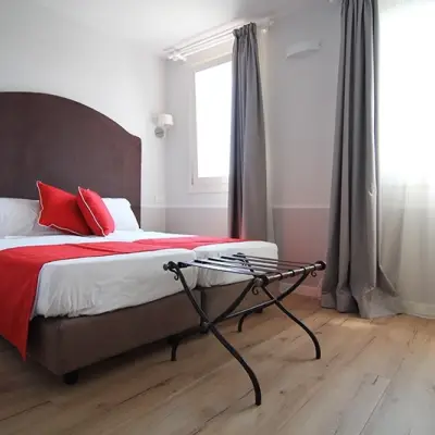 Panele podłogowe Dąb Senese Natural 250 AC4 8 mm, 8031582194476