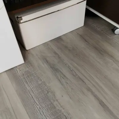 Panele winylowe SPC ze zintegrowanym podkładem Dąb Bielony 85001-1 Klasa 33 5.5 mm