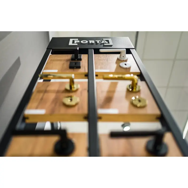 Kraków, ul. Zakopiańska 56 - CENTRUM PORTA DRZWI