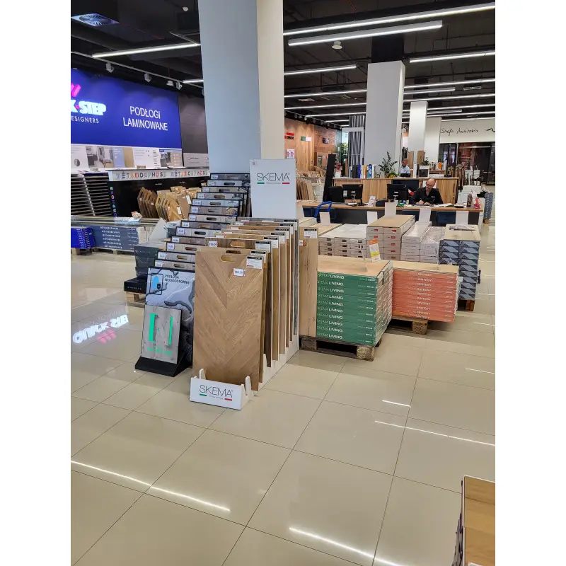 Opole, ul. Wrocławska 152/154 (Obok kina Helios i Leroy Mer