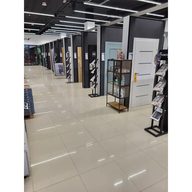 Opole, ul. Wrocławska 152/154 (Obok kina Helios i Leroy Mer